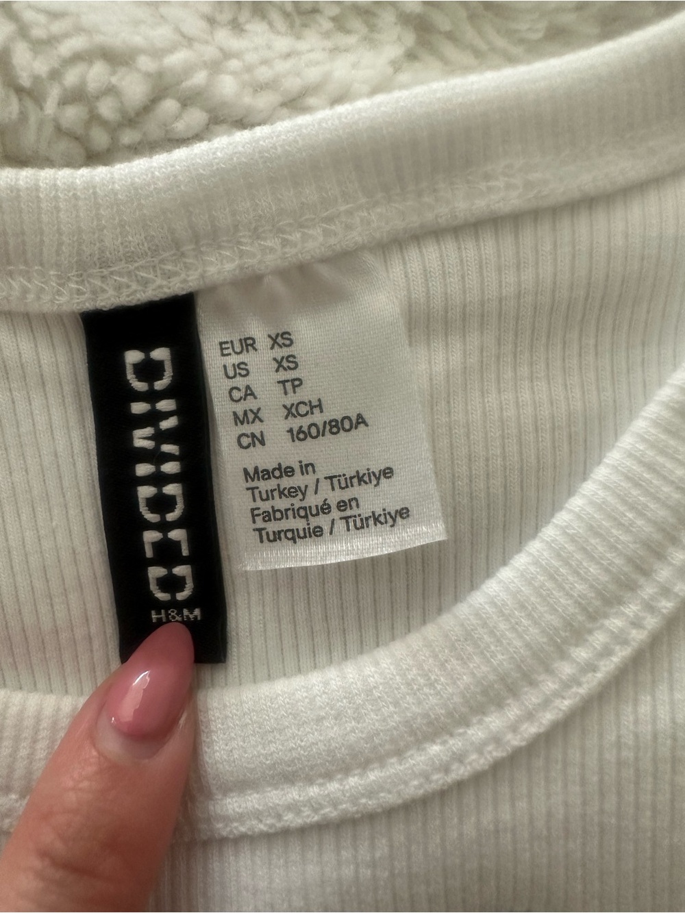 H&M White Short-Sleeve Rhinestone Accent Ribbed Cropped Tee - Picture 4 of 4